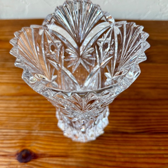 Vintage Pressed Glass Crystal Vase – Starburst & Fan Pattern - Picture 8 of 9